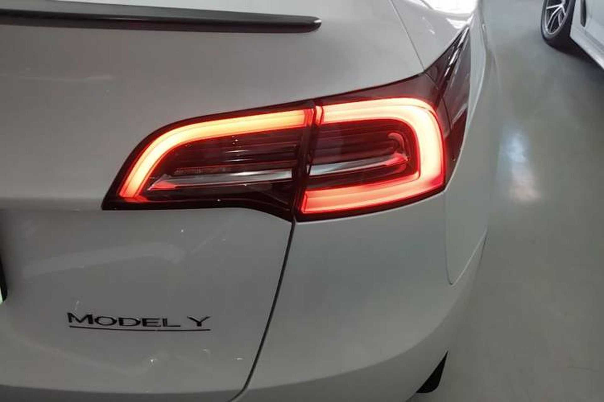 Used Tesla Model Y 2022 Performance High-Performance All-Wheel-Drive Version Right Rear Taillight