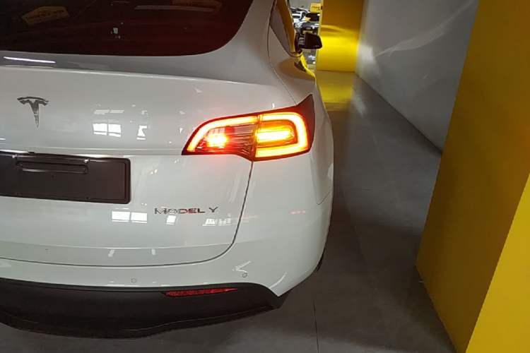 Used Tesla Model Y 2022 Revised Version Rear-Wheel Drive Right Rear Taillight