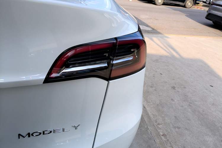 Used Tesla Model Y 2022 Rear-Wheel-Drive Version Right Rear Taillight