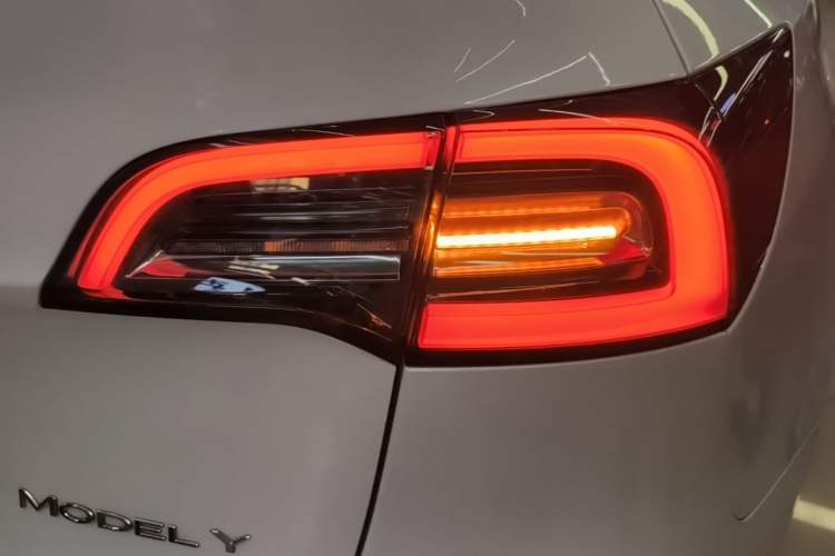 Used Tesla Model Y 2022 Revised Version Rear-Wheel Drive Right Rear Taillight