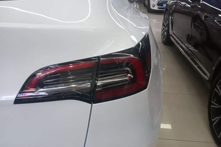 Used Tesla Model Y 2022 Revised Version Rear-Wheel Drive Right Rear Taillight