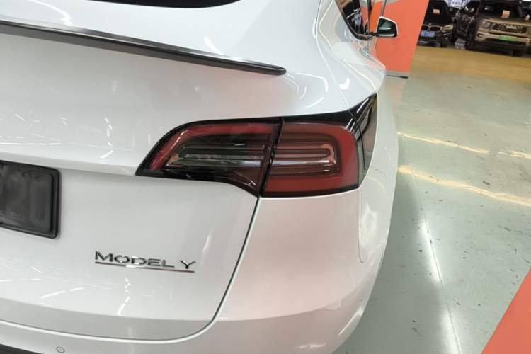 Used Tesla Model Y 2022 Performance High-Performance All-Wheel-Drive Version Right Rear Taillight