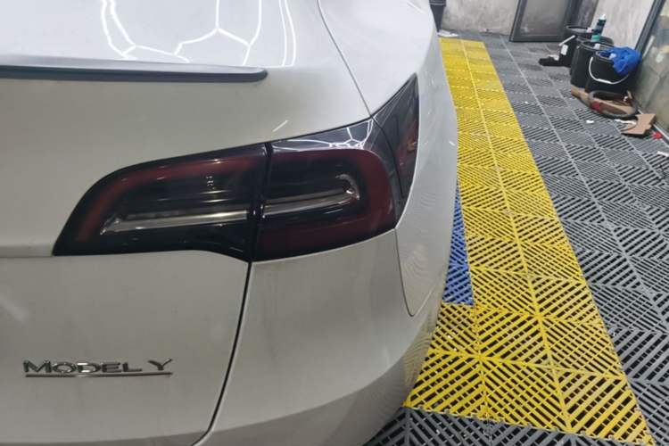 Used Tesla Model Y 2022 Performance High-Performance All-Wheel-Drive Version Right Rear Taillight