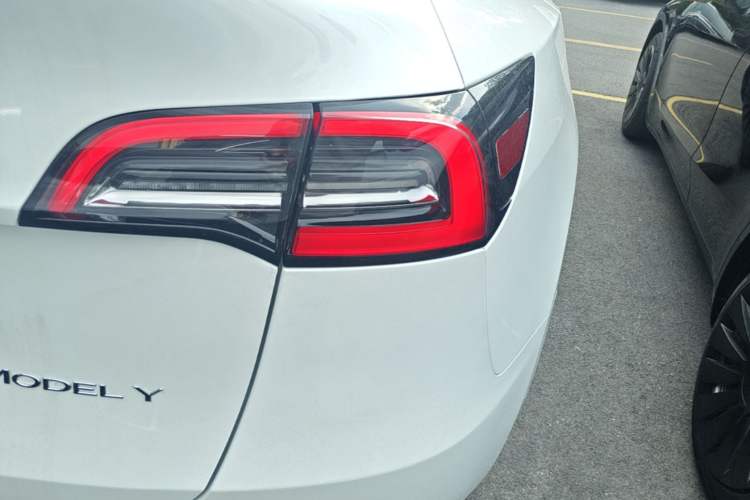 Used Tesla Model Y 2022 Revised Version Long-Range All-Wheel Drive Right Rear Taillight