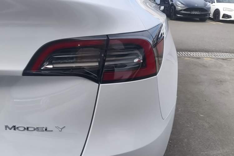 Used Tesla Model Y 2022 Rear-Wheel-Drive Version Right Rear Taillight
