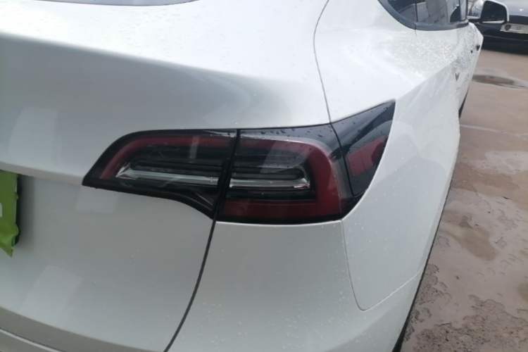 Used Tesla Model Y 2022 Long-Range All-Wheel-Drive Version Right Rear Taillight
