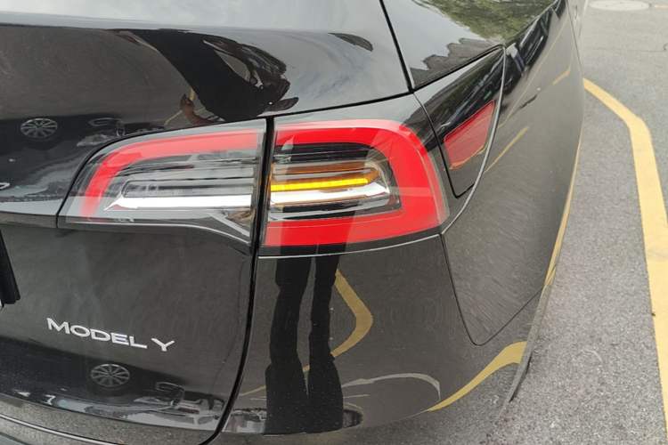 Used Tesla Model Y 2022 Revised Version Rear-Wheel Drive Right Rear Taillight