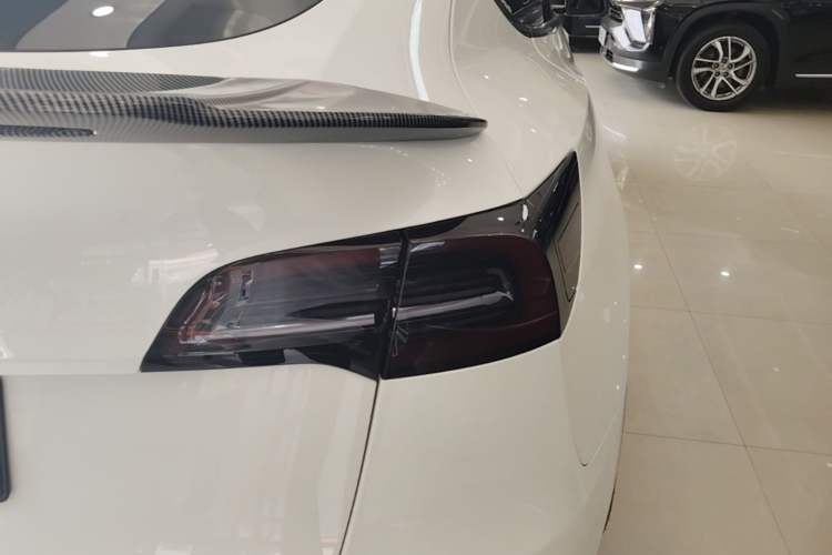 Used Tesla Model Y 2022 Performance High-Performance All-Wheel-Drive Version Right Rear Taillight