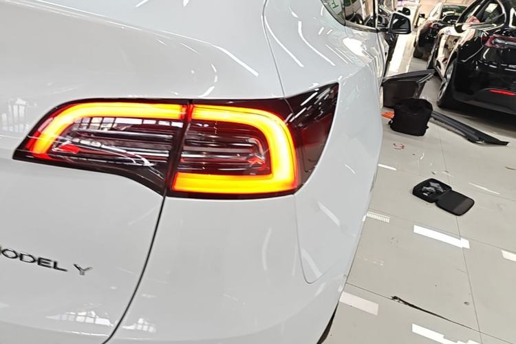 Used Tesla Model Y 2022 Long-Range All-Wheel-Drive Version Right Rear Taillight