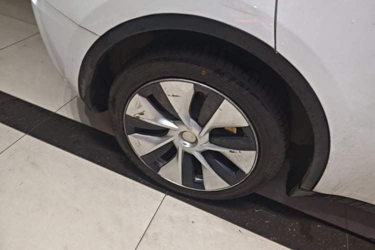 Used Tesla Model Y 2022 Rear-Wheel-Drive Version Right Rear Wheel Hub