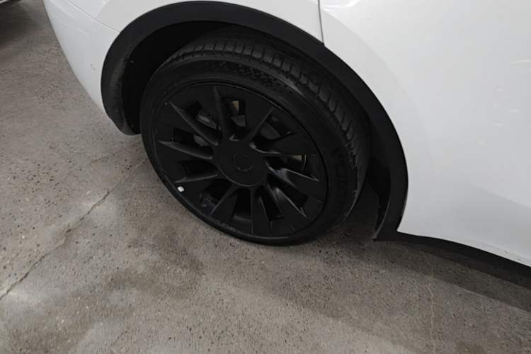 Used Tesla Model Y 2022 Rear-Wheel-Drive Version Right Rear Wheel Hub