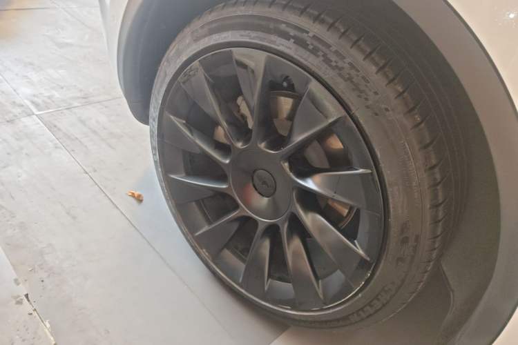 Used Tesla Model Y 2022 Revised Version Rear-Wheel Drive Right Rear Wheel Hub