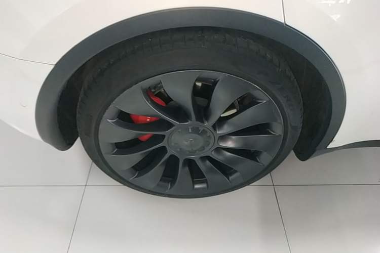 Used Tesla Model Y 2022 Performance High-Performance All-Wheel-Drive Version Right Rear Wheel Hub