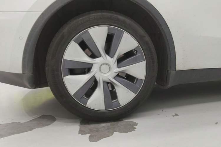 Used Tesla Model Y 2022 Revised Version Long-Range All-Wheel Drive Right Rear Wheel Hub