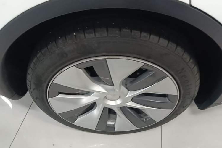 Used Tesla Model Y 2022 Rear-Wheel-Drive Version Right Rear Wheel Hub