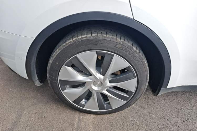 Used Tesla Model Y 2022 Revised Version Long-Range All-Wheel Drive Right Rear Wheel Hub