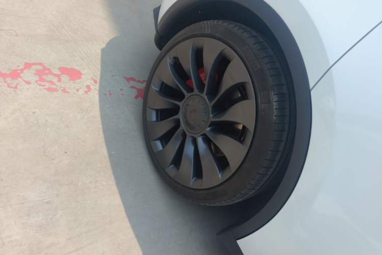 Used Tesla Model Y 2022 Performance High-Performance All-Wheel-Drive Version Right Rear Wheel Hub