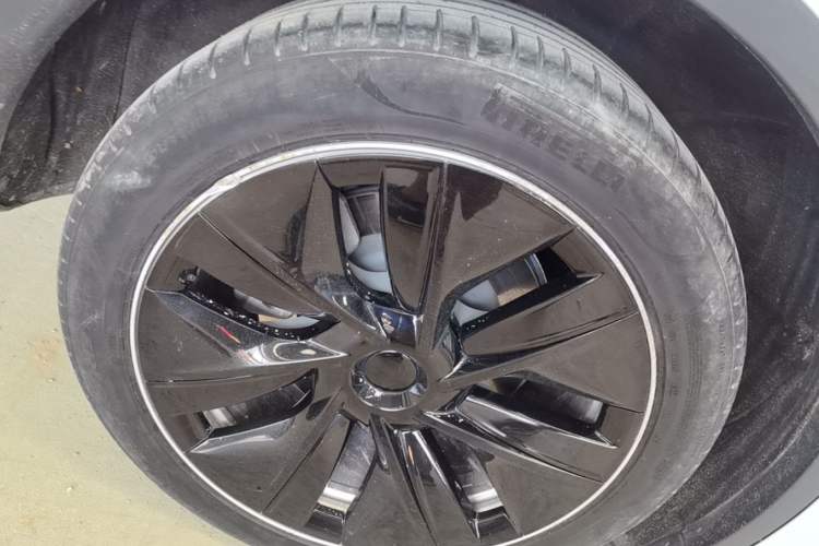 Used Tesla Model Y 2022 Rear-Wheel-Drive Version Right Rear Wheel Hub