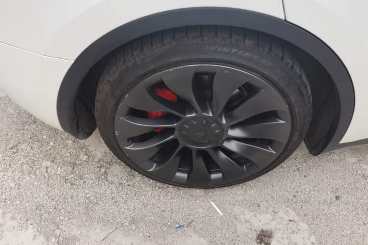 Used Tesla Model Y 2022 Performance High-Performance All-Wheel-Drive Version Right Rear Wheel Hub