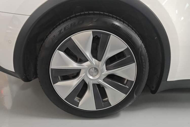 Used Tesla Model Y 2022 Revised Version Rear-Wheel Drive Right Rear Wheel Hub
