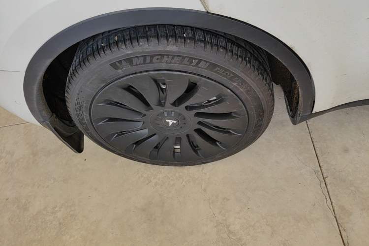Used Tesla Model Y 2022 Rear-Wheel-Drive Version Right Rear Wheel Hub