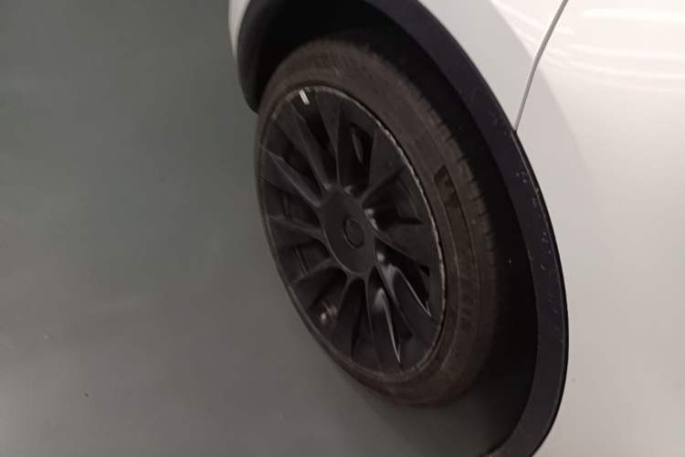 Used Tesla Model Y 2022 Revised Version Long-Range All-Wheel Drive Right Rear Wheel Hub
