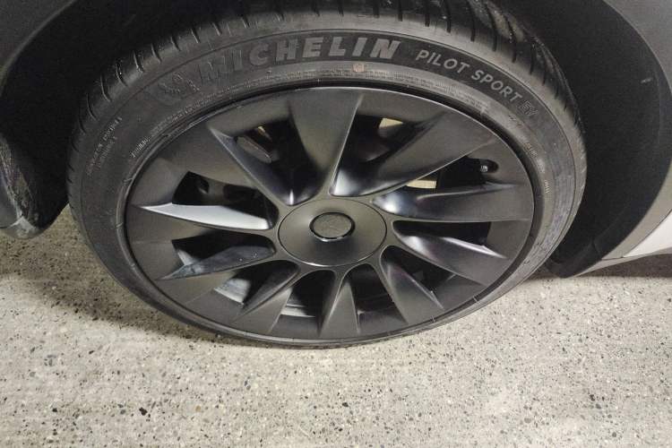 Used Tesla Model Y 2022 Revised Version Rear-Wheel Drive Right Rear Wheel Hub