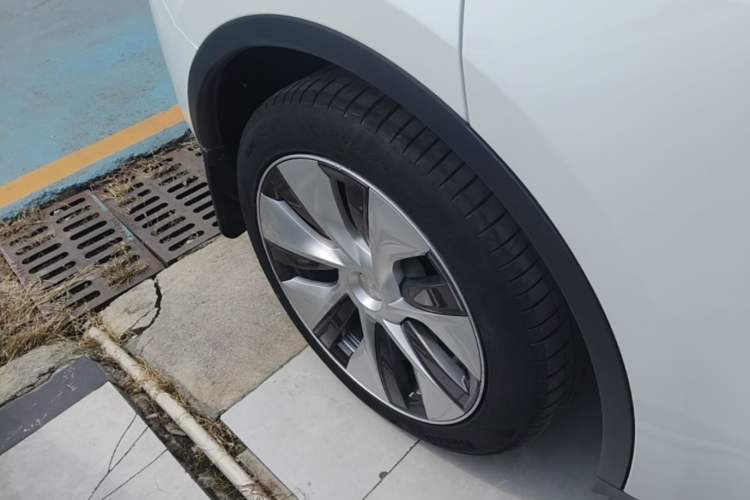 Used Tesla Model Y 2022 Revised Version Rear-Wheel Drive Right Rear Wheel Hub