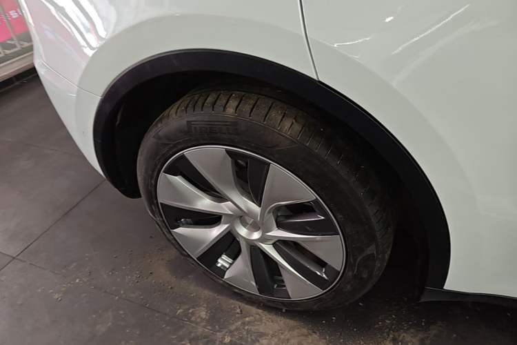 Used Tesla Model Y 2022 Rear-Wheel-Drive Version Right Rear Wheel Hub