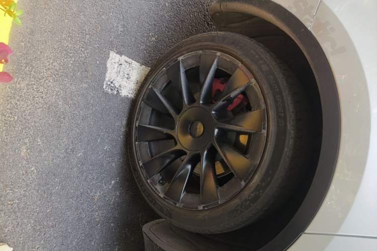 Used Tesla Model Y 2022 Rear-Wheel-Drive Version Right Rear Wheel Hub