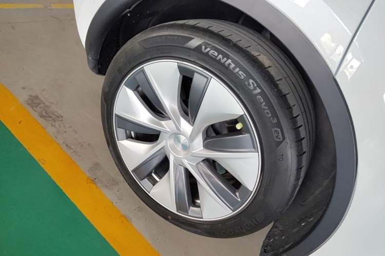 Used Tesla Model Y 2022 Revised Version Rear-Wheel Drive Right Rear Wheel Hub