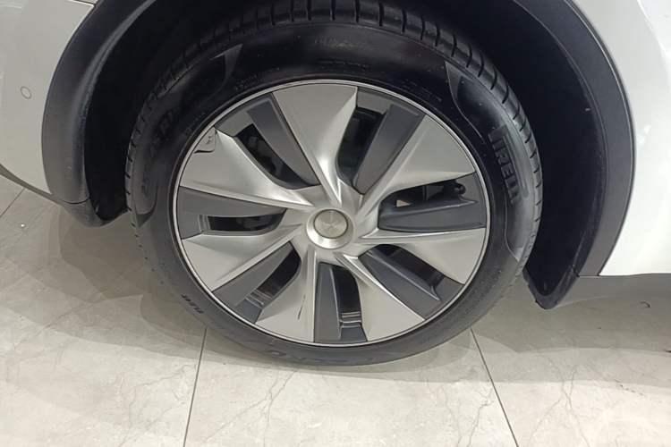 Used Tesla Model Y 2022 Revised Version Rear-Wheel Drive Right Rear Wheel Hub