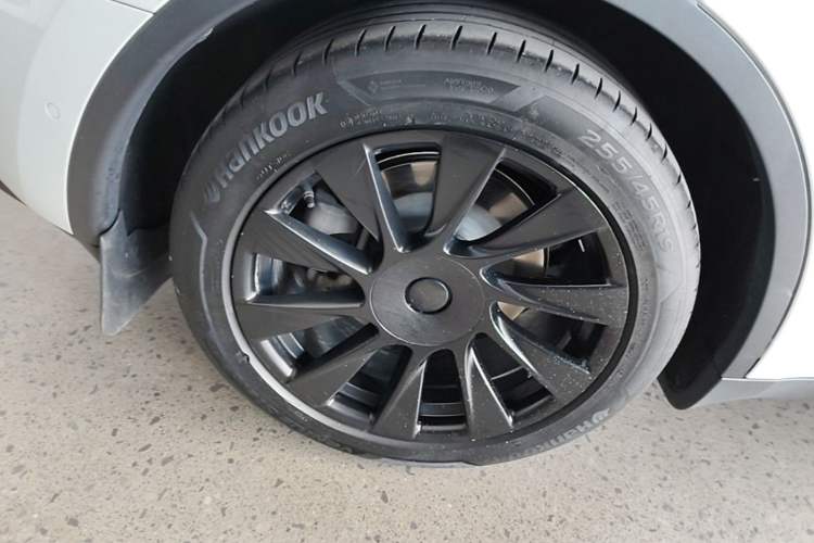 Used Tesla Model Y 2022 Rear-Wheel-Drive Version Right Rear Wheel Hub
