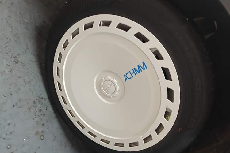 Used Tesla Model Y 2022 Revised Version Rear-Wheel Drive Right Rear Wheel Hub