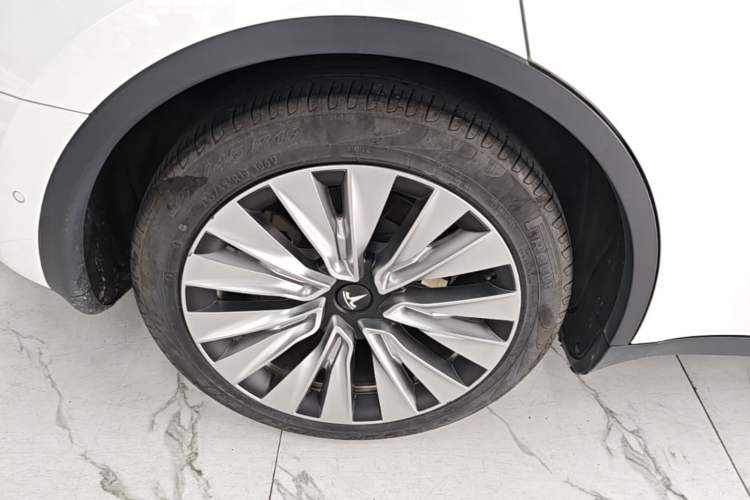 Used Tesla Model Y 2022 Rear-Wheel-Drive Version Right Rear Wheel Hub