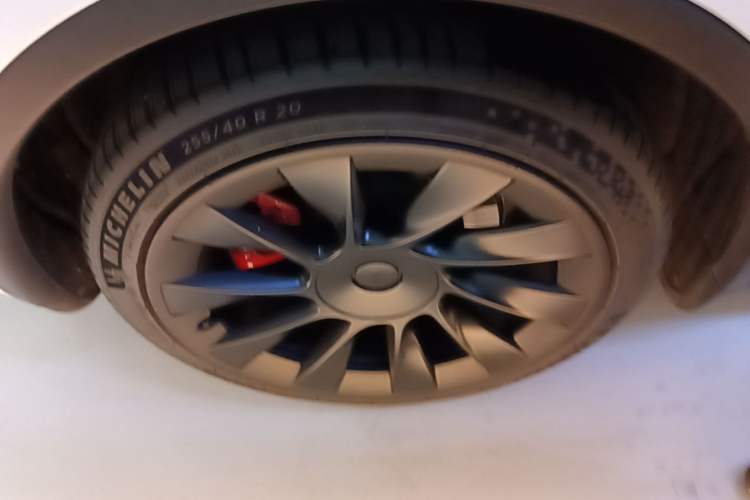 Used Tesla Model Y 2022 Revised Version Rear-Wheel Drive Right Rear Wheel Hub