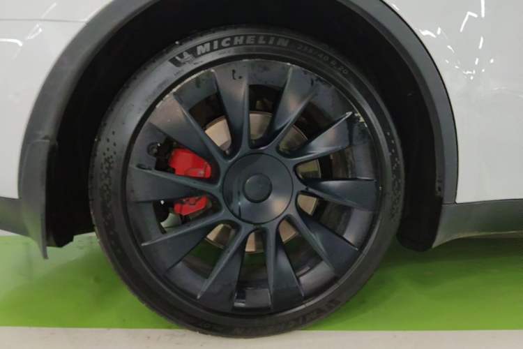 Used Tesla Model Y 2022 Rear-Wheel-Drive Version Right Rear Wheel Hub