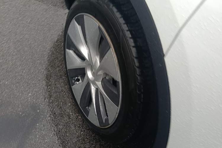 Used Tesla Model Y 2022 Revised Version Long-Range All-Wheel Drive Right Rear Wheel Hub
