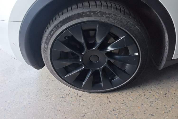 Used Tesla Model Y 2022 Revised Version Rear-Wheel Drive Right Rear Wheel Hub