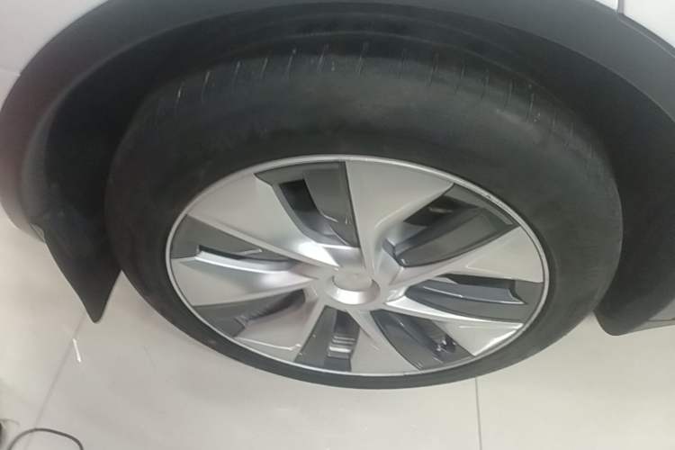 Used Tesla Model Y 2022 Revised Version Long-Range All-Wheel Drive Right Rear Wheel Hub