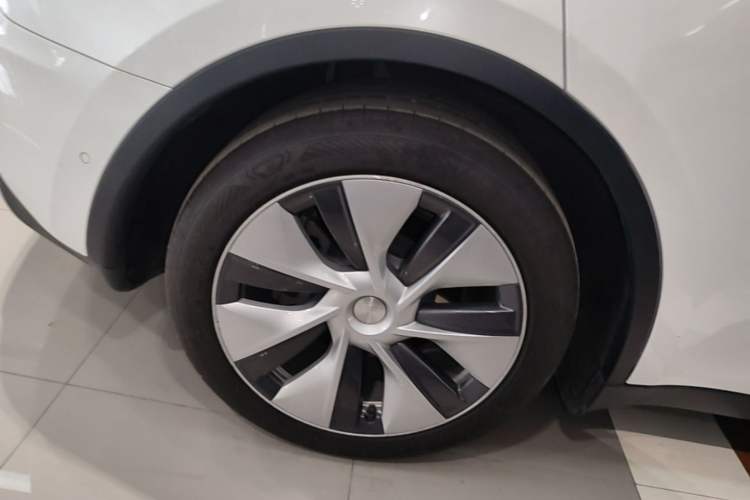 Used Tesla Model Y 2022 Rear-Wheel-Drive Version Right Rear Wheel Hub