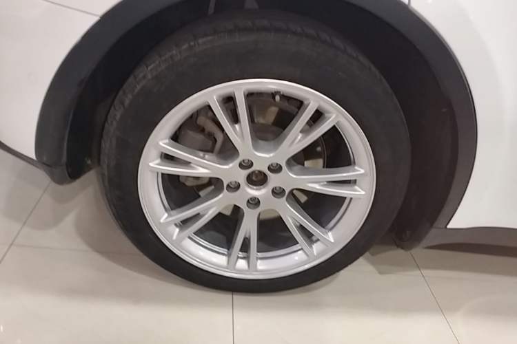 Used Tesla Model Y 2022 Rear-Wheel-Drive Version Right Rear Wheel Hub