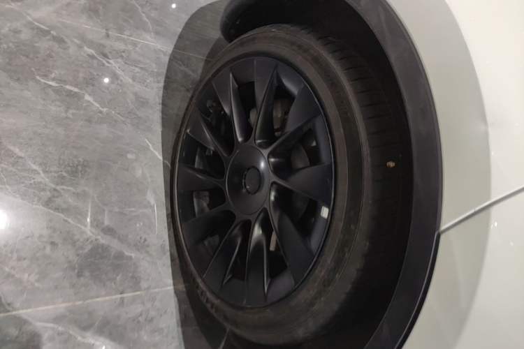 Used Tesla Model Y 2022 Rear-Wheel-Drive Version Right Rear Wheel Hub