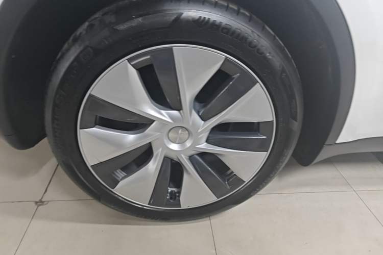 Used Tesla Model Y 2022 Long-Range All-Wheel-Drive Version Right Rear Wheel Hub