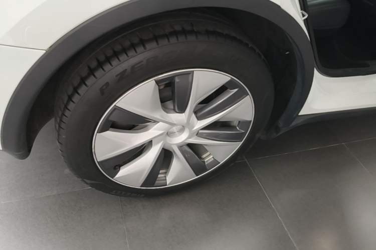 Used Tesla Model Y 2022 Revised Version Rear-Wheel Drive Right Rear Wheel Hub