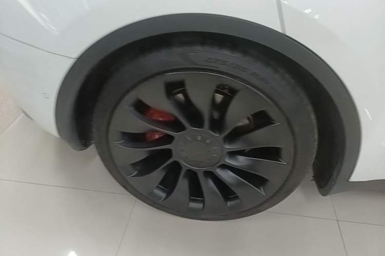 Used Tesla Model Y 2022 Performance High-Performance All-Wheel-Drive Version Right Rear Wheel Hub