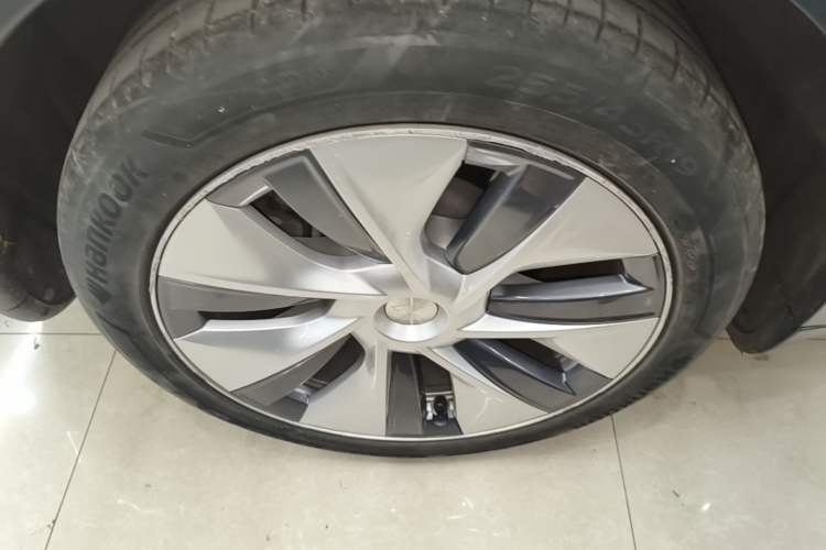 Used Tesla Model Y 2022 Rear-Wheel-Drive Version Right Rear Wheel Hub