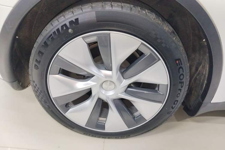 Used Tesla Model Y 2022 Rear-Wheel-Drive Version Right Rear Wheel Hub