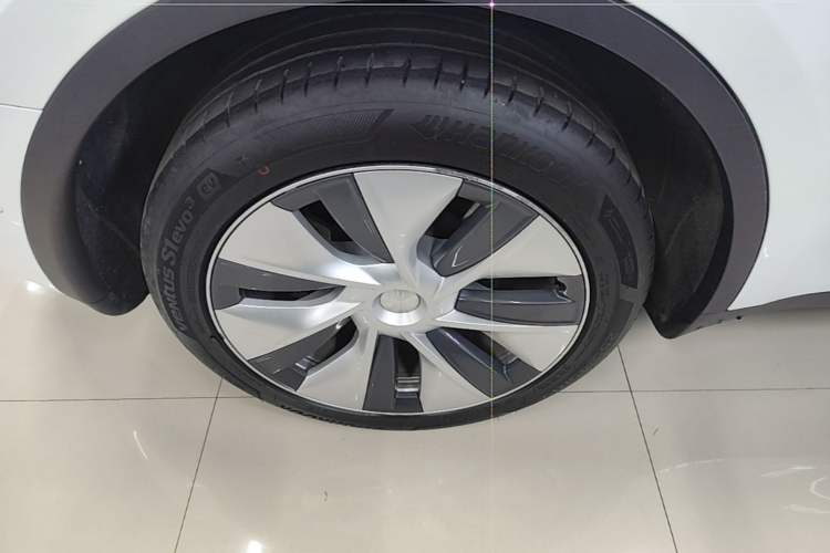 Used Tesla Model Y 2022 Revised Version Long-Range All-Wheel Drive Right Rear Wheel Hub