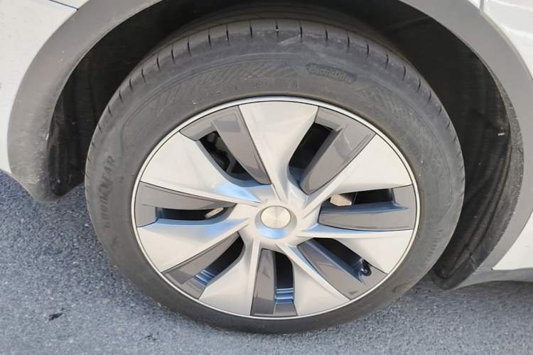 Used Tesla Model Y 2022 Revised Version Rear-Wheel Drive Right Rear Wheel Hub